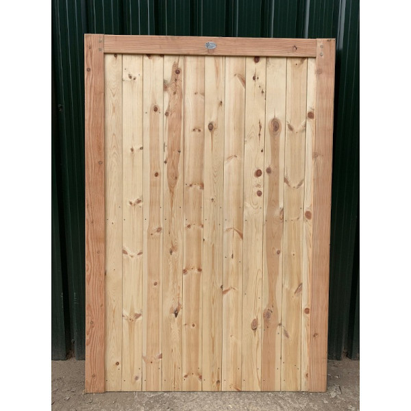 Front View - Douglas Fir/English Larch Closeboard Driveway Gates