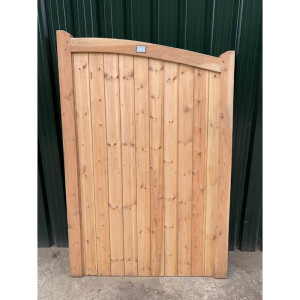 Douglas Fir/English Larch Closeboard Gate with a Curved Top - Front View