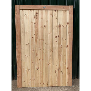 Douglas Fir/English Larch Closeboard Gate with a Flat Top - Front View